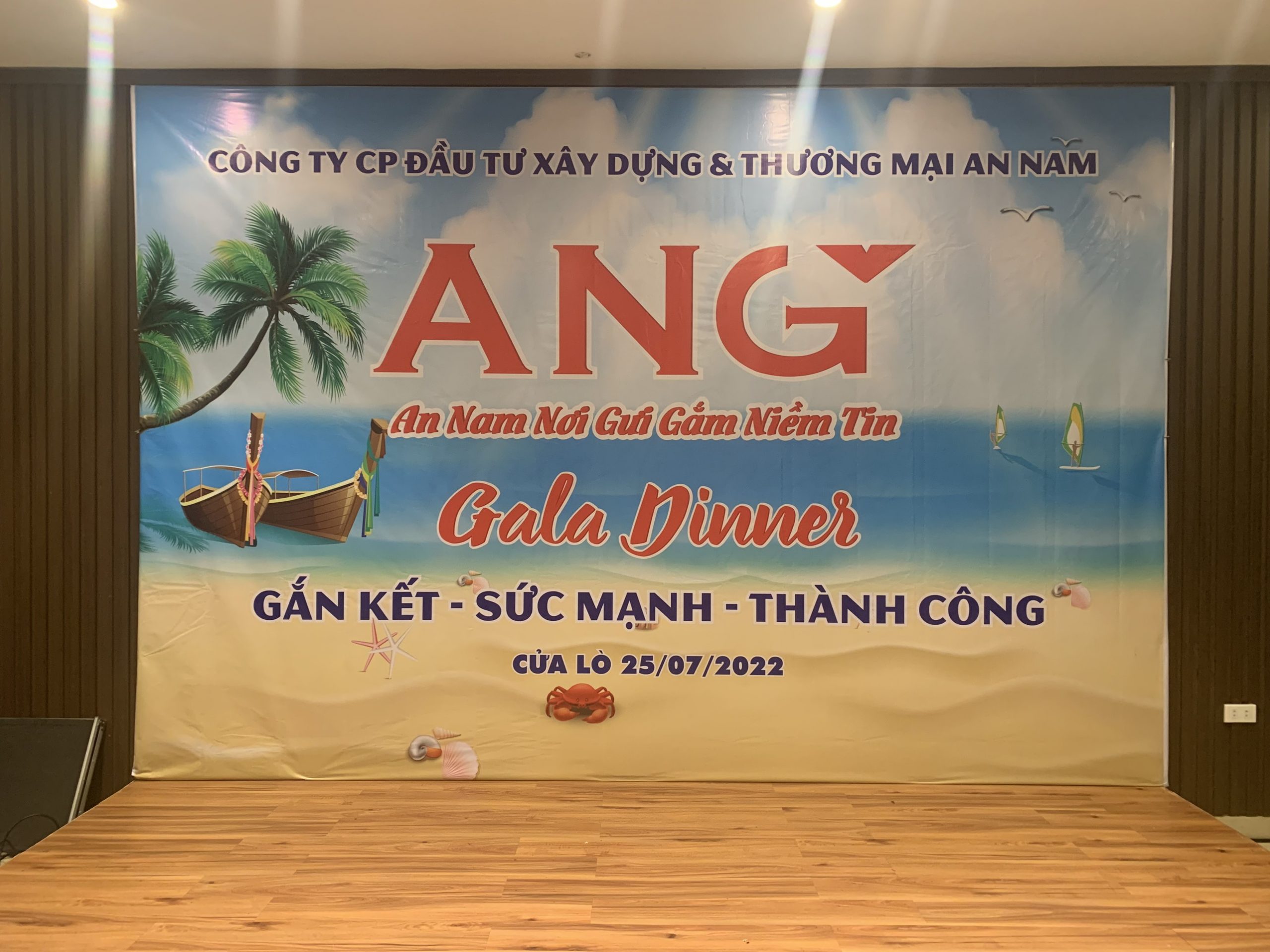 Gala Dinner cửa thép vân gỗ ANG