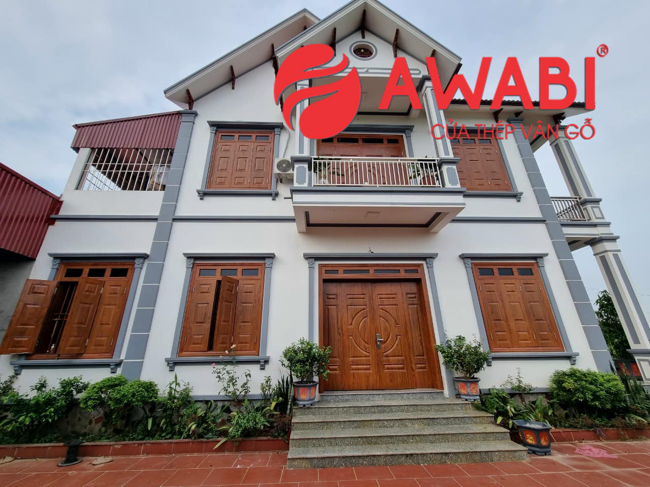 Cửa thép vân gỗ AWABI lắp đặt tại Nghệ An